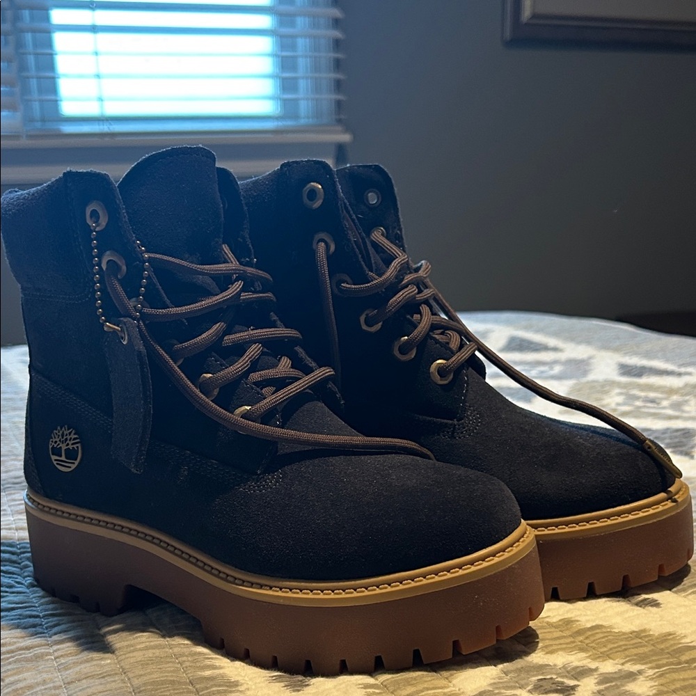 Timberland Women's Navy Blue and Brown Combat Boots New Never Worn. No tags